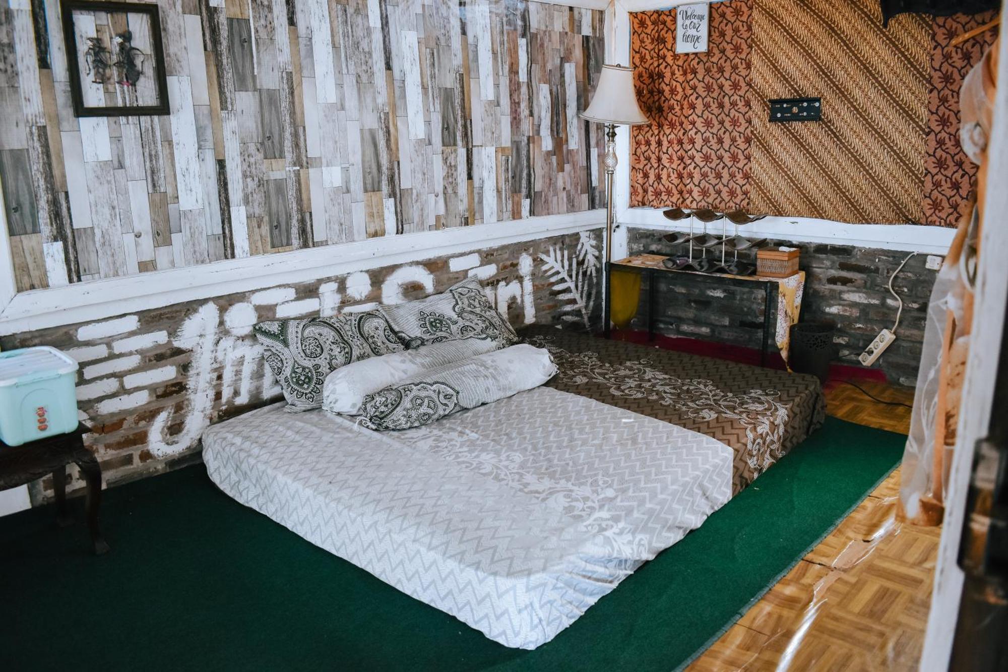 Imah Seuri By Kaya Rooms Tutugan Экстерьер фото